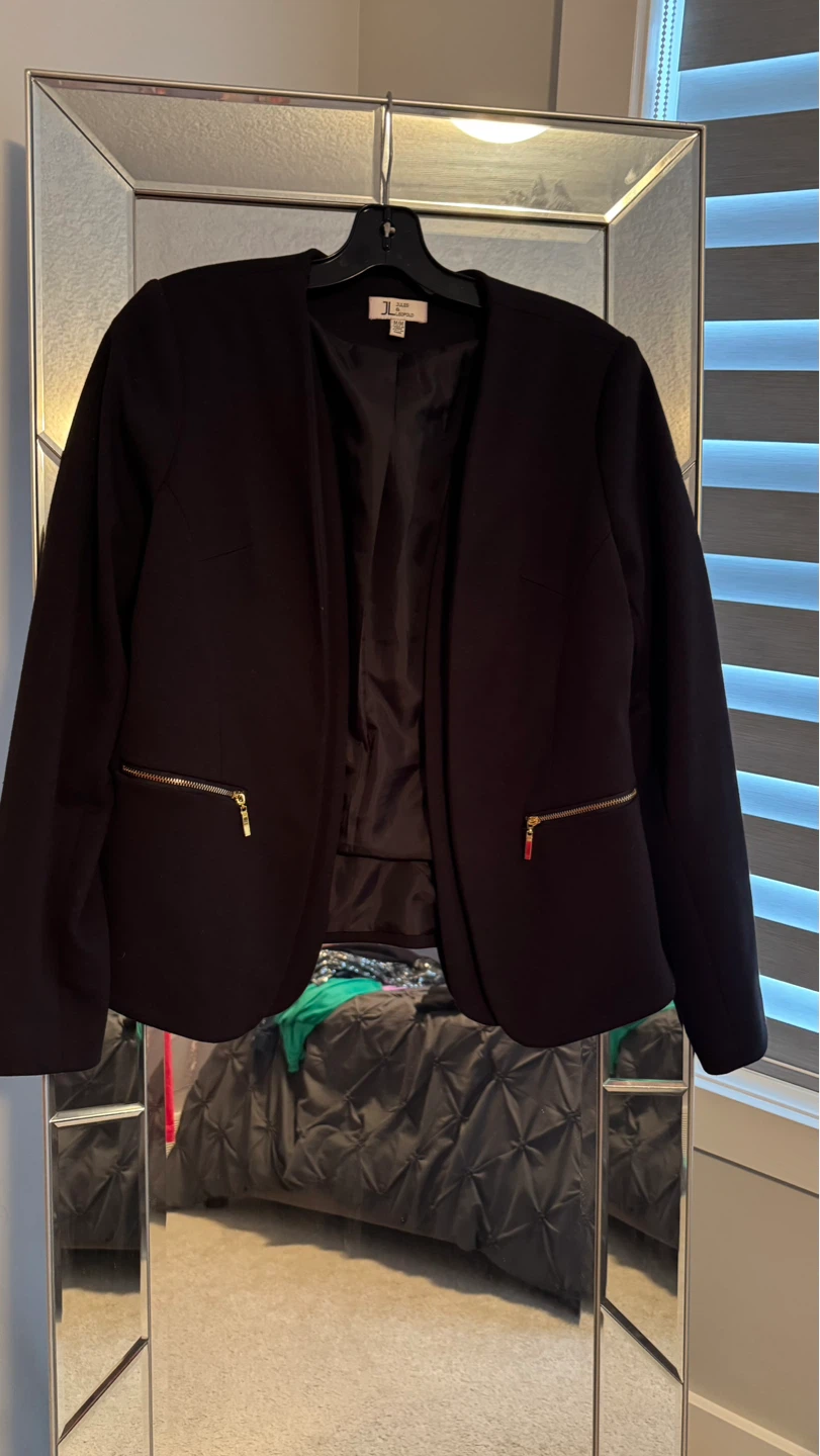 Women’s Closet clean out - photo 3