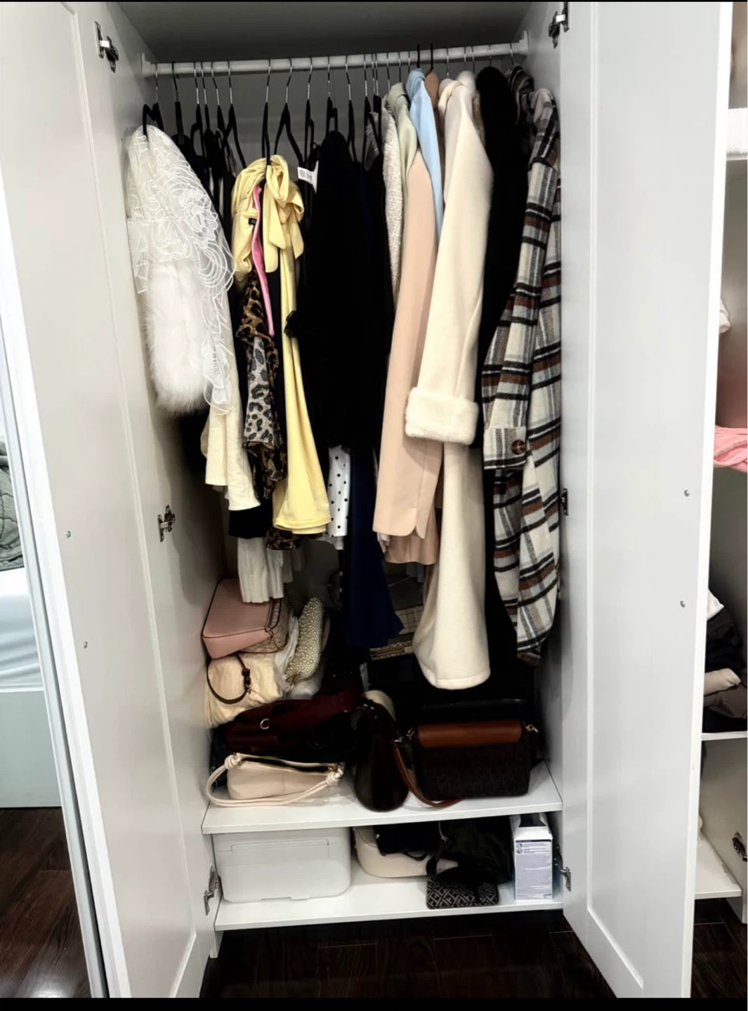 White 3-Door Wardrobe with Mirror - photo 3