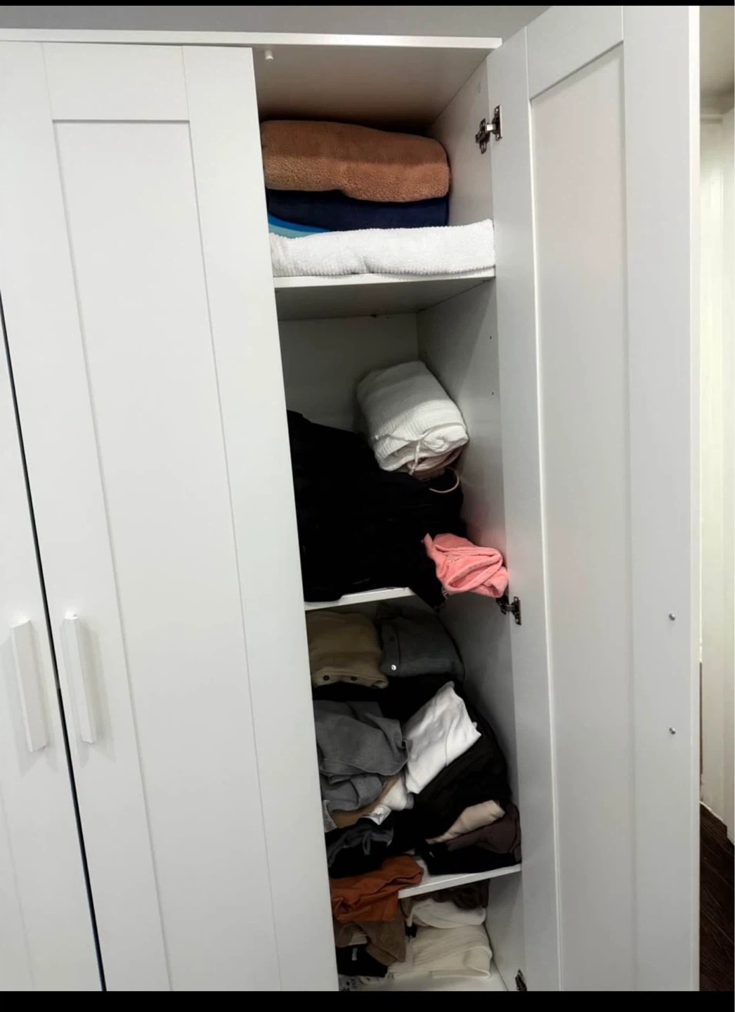 White 3-Door Wardrobe with Mirror - photo 2