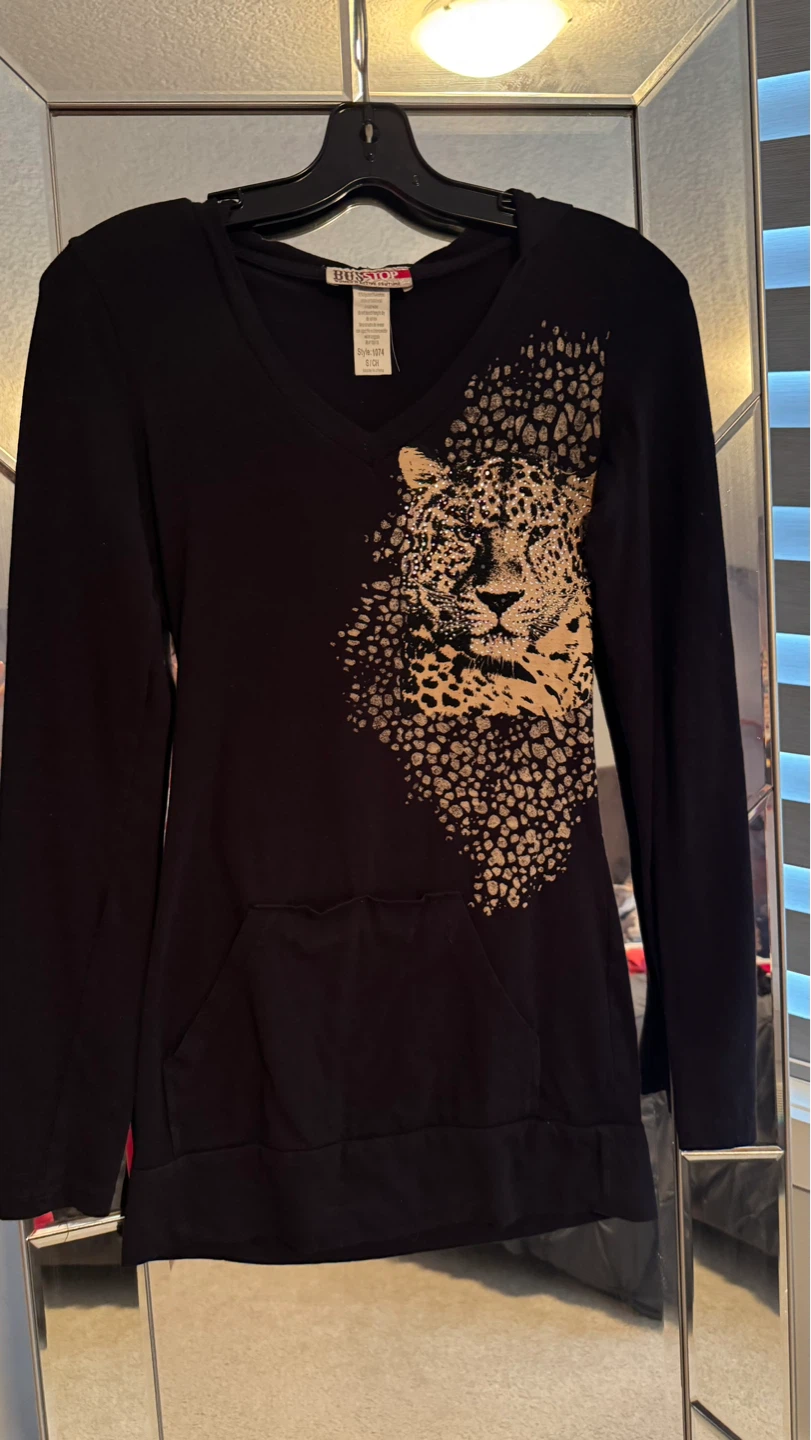 Woman’s closet clean out - photo 3