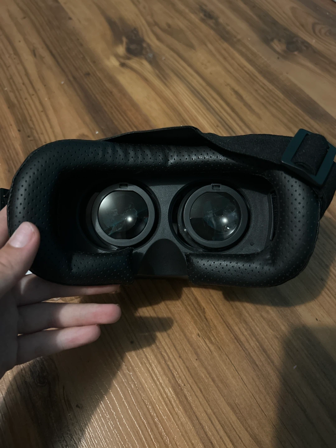 EVO VR Virtual Reality Headset with Bluetooth Remote - photo 3