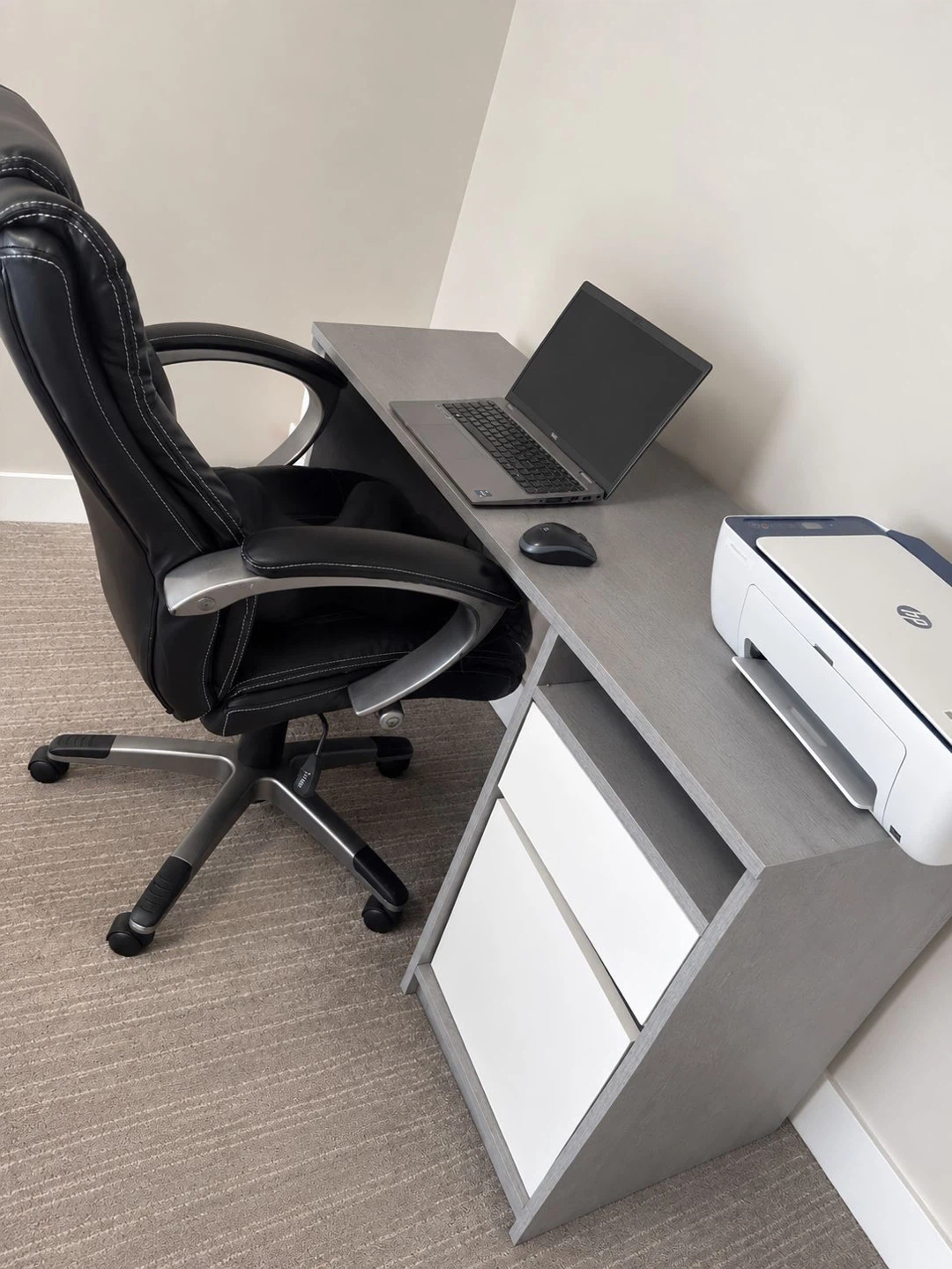 Office chair and table for sale