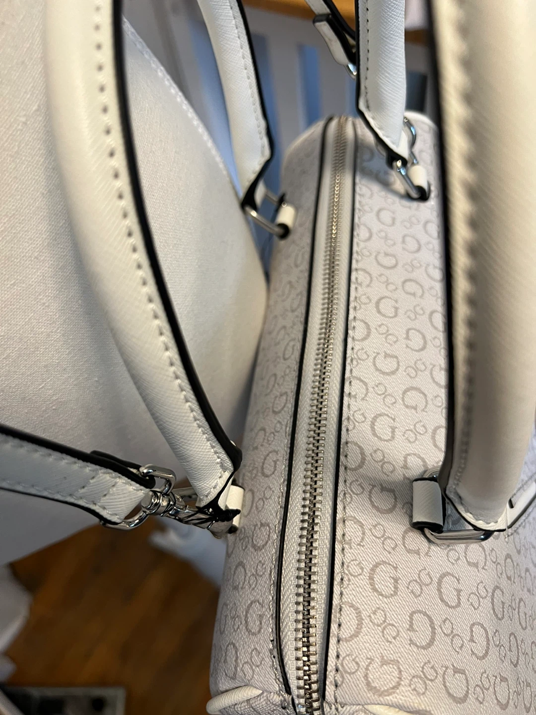 Brand new GUESS Monogram Bag - White/Grey - photo 3