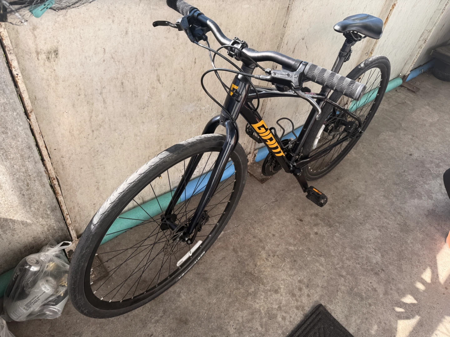Giant Escape 3 Hybrid Bike - photo 3