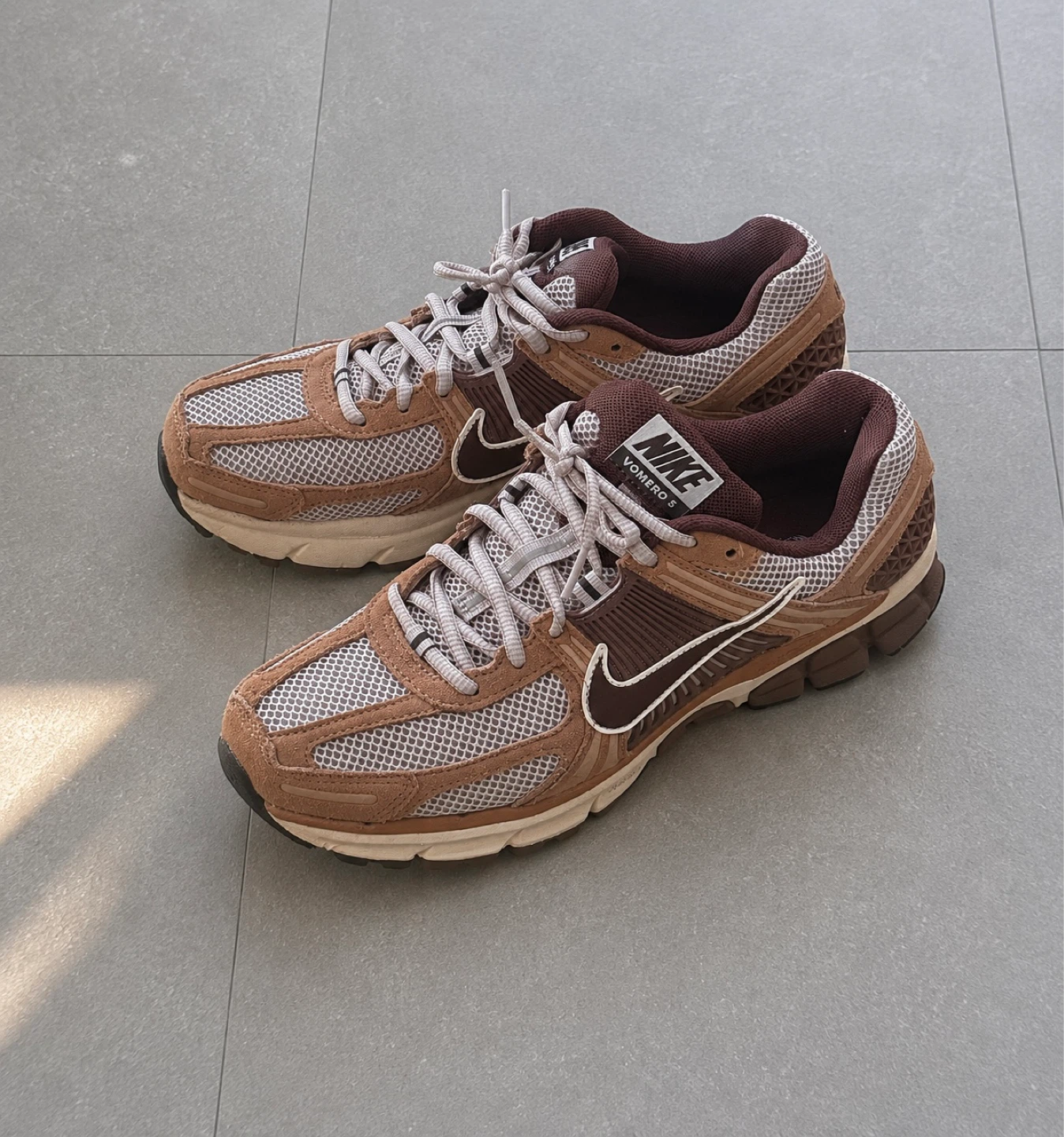 Vomero 5 Nike Shoes