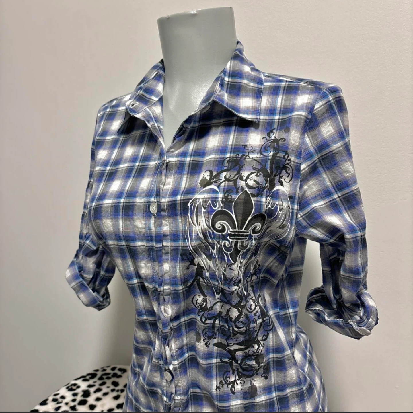 Hand Painted fleur de lis angel wing button up - photo 2