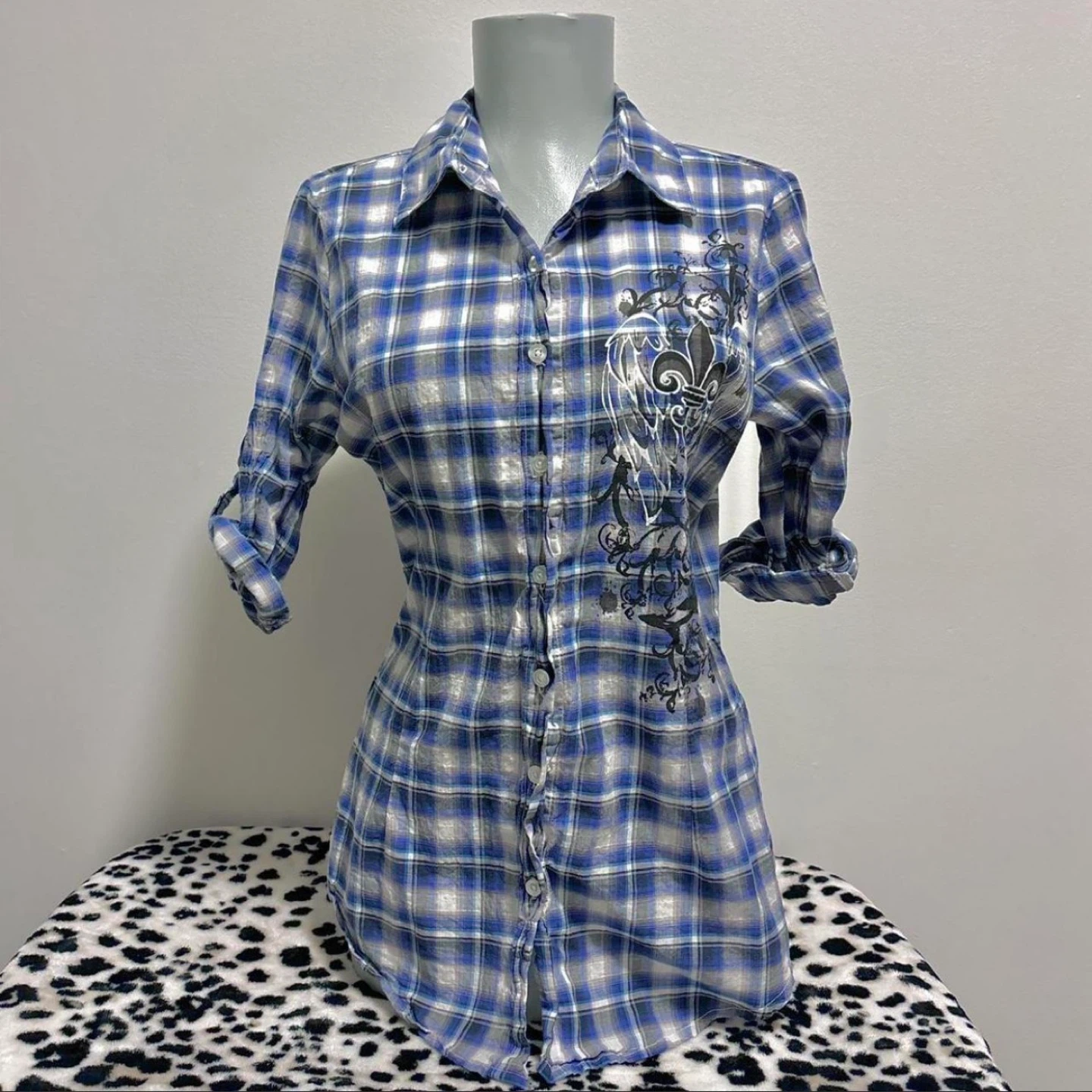 Hand Painted fleur de lis angel wing button up