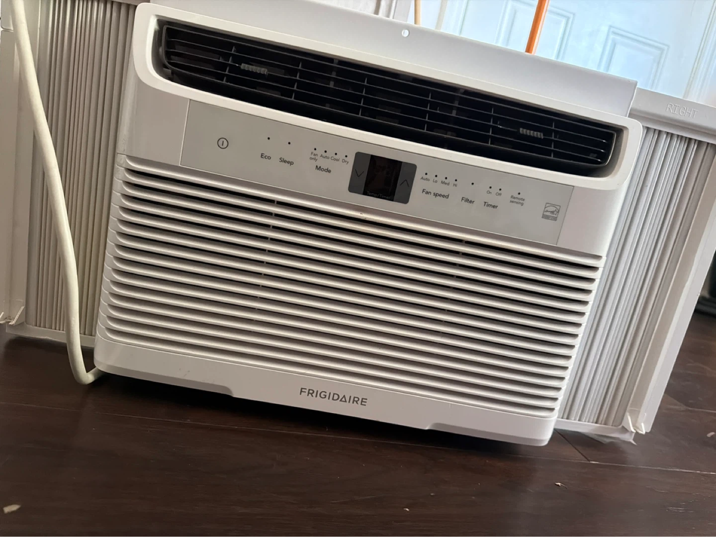 Frigidaire Window Air Conditioner - photo 2