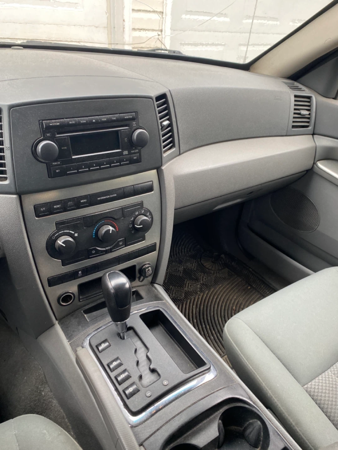 2005 Jeep Grand Cherokee Laredo *** - photo 5