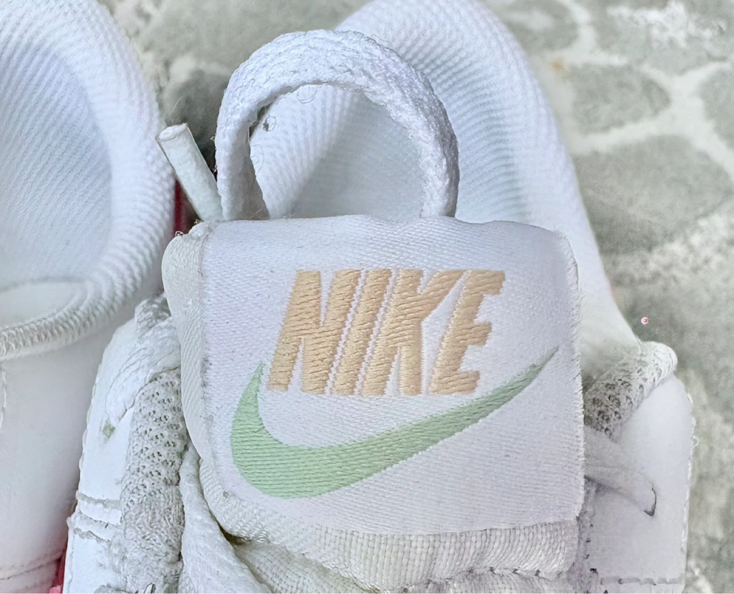 Nike Women's White Pink Leather Sneakers $30! - photo 4