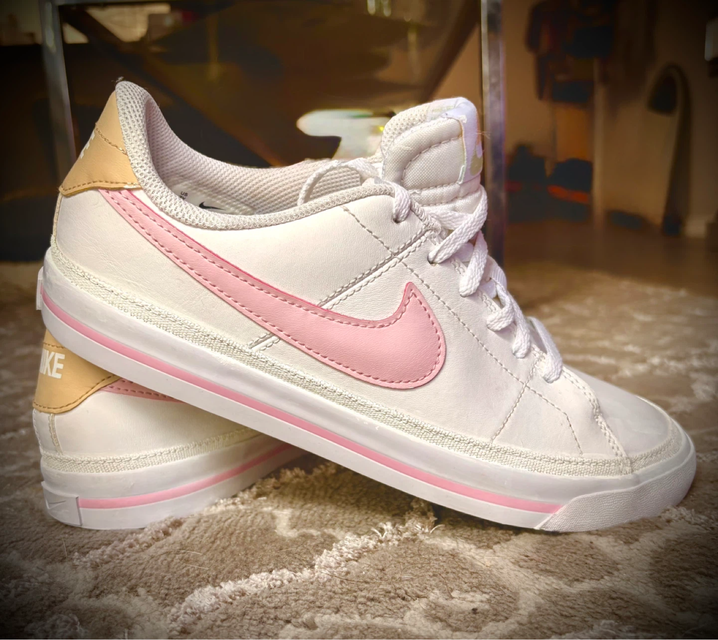 Nike Women's White Pink Leather Sneakers $30! - photo 2
