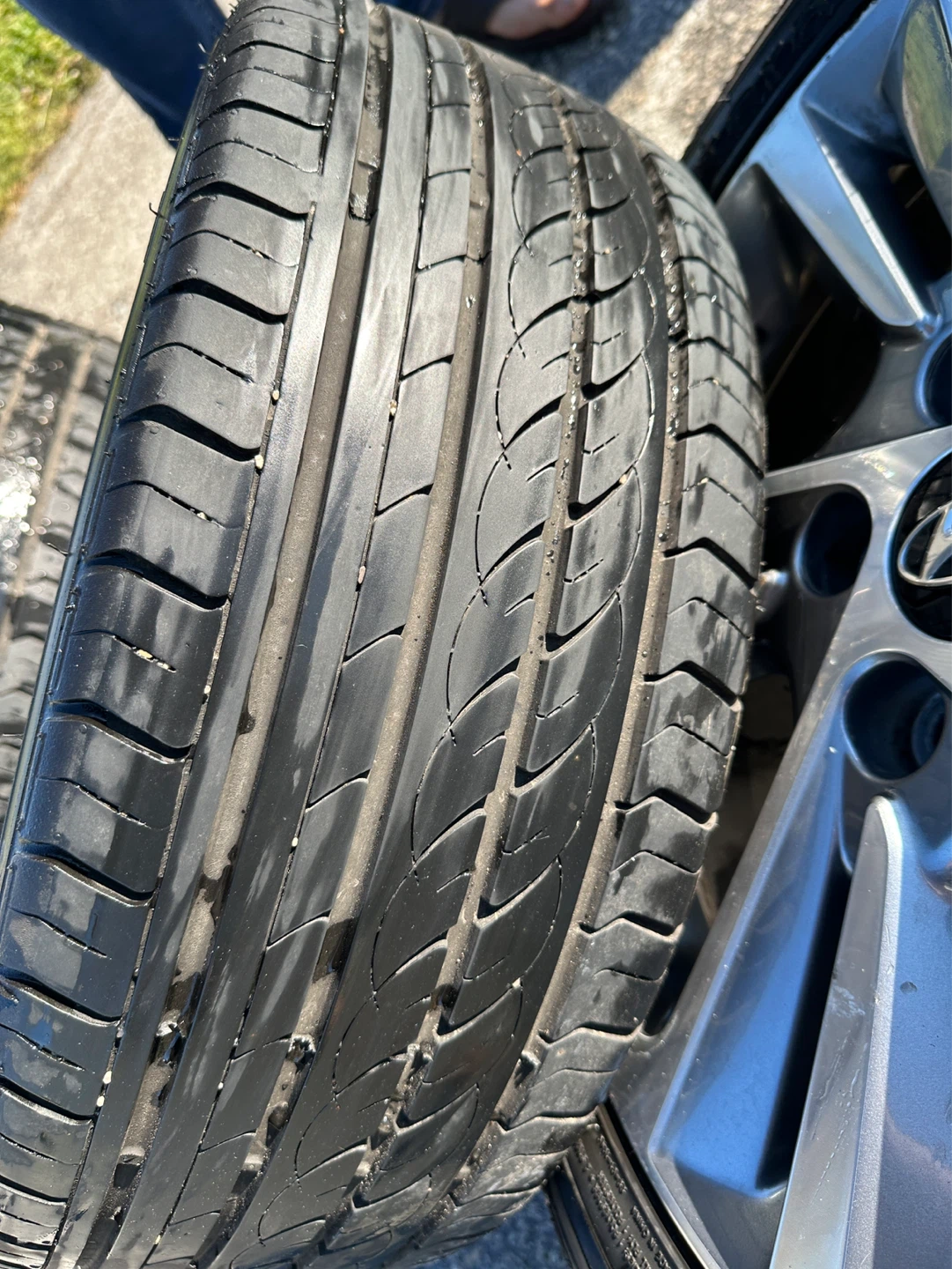 Set of 4 Hyundai Alloy Wheels with Tires - photo 2