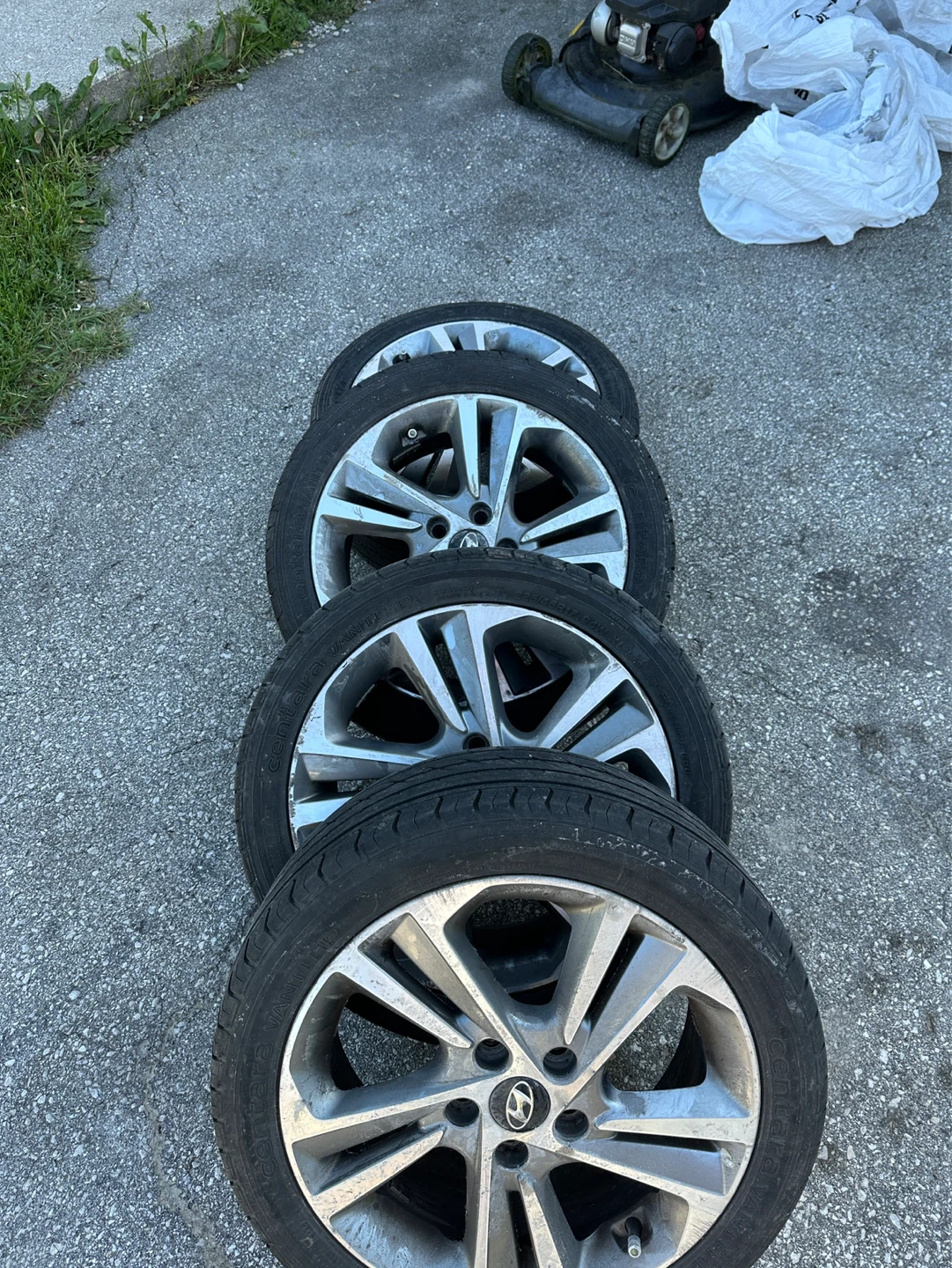 Set of 4 Hyundai Alloy Wheels with Tires - photo 4