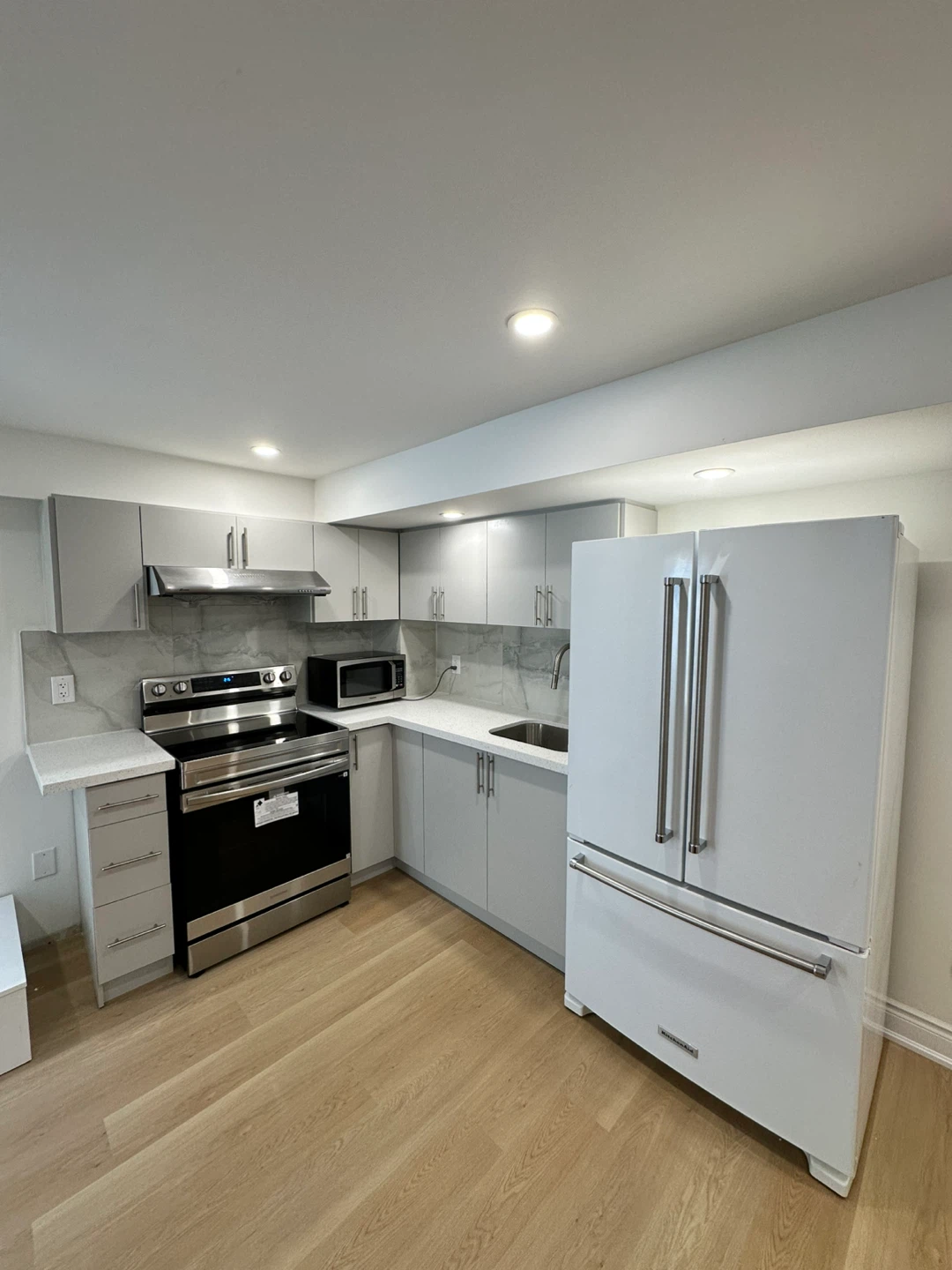 2 room 1 bath legal basement in Churchill meadows, Mississauga - photo 3