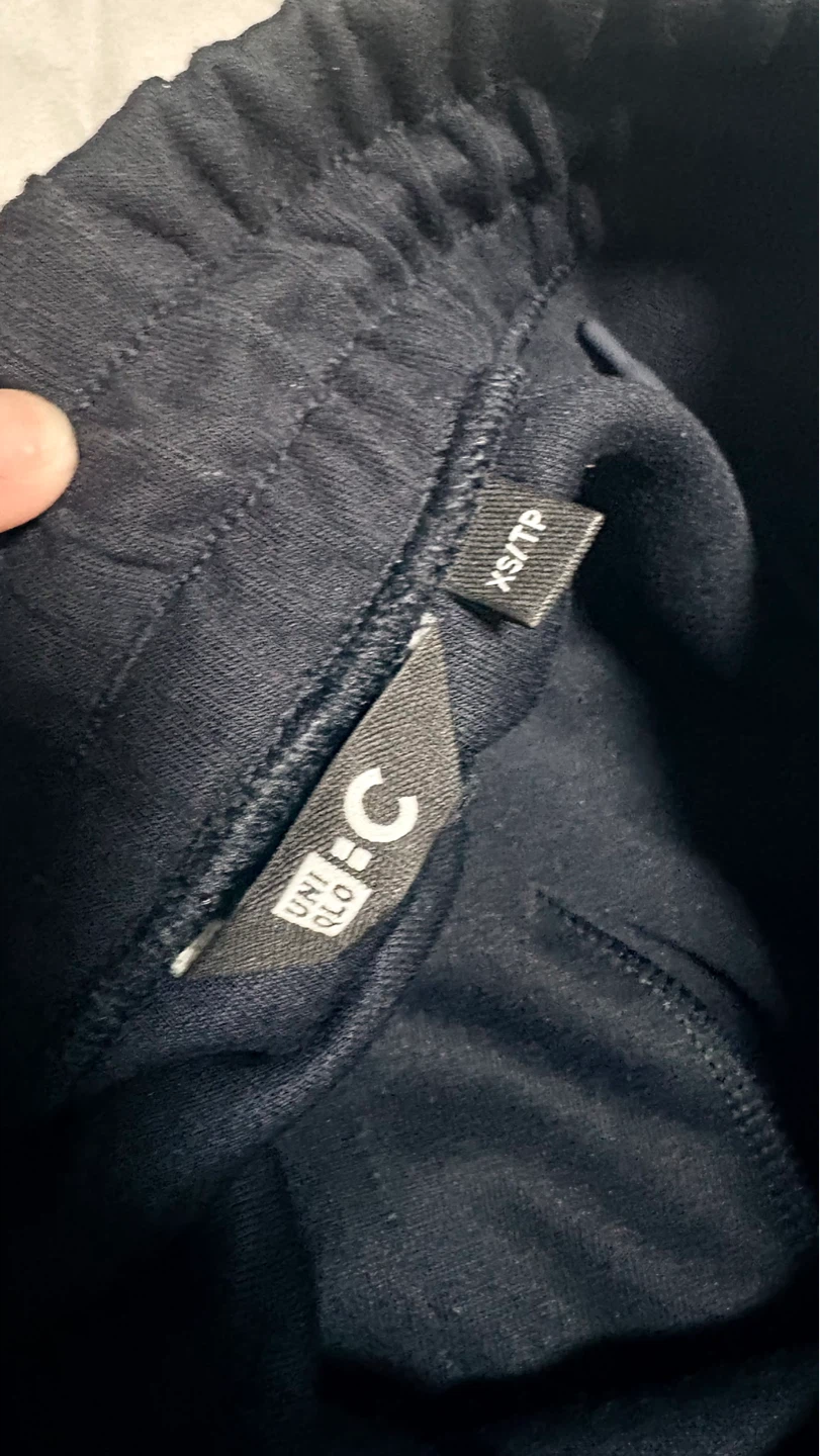 Uniqlo sweatpants and beige jeans - photo 4