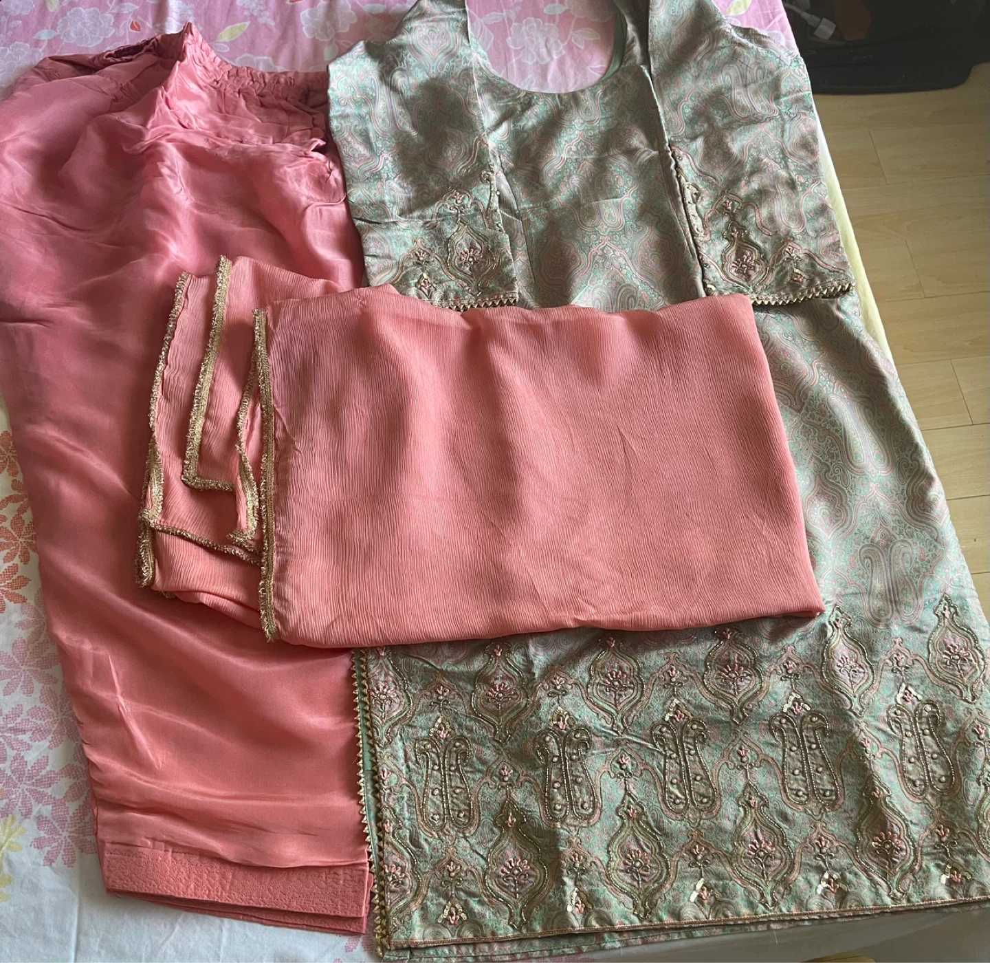 Embroidered Kurta Set with salwar and duppata - photo 2