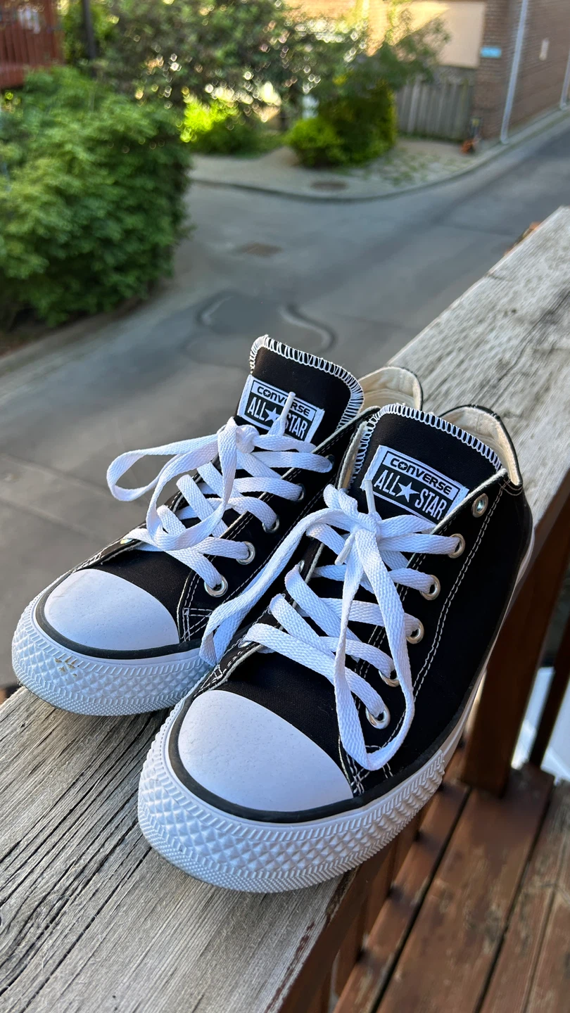 Converse Low Top, Men’s 9.5 size