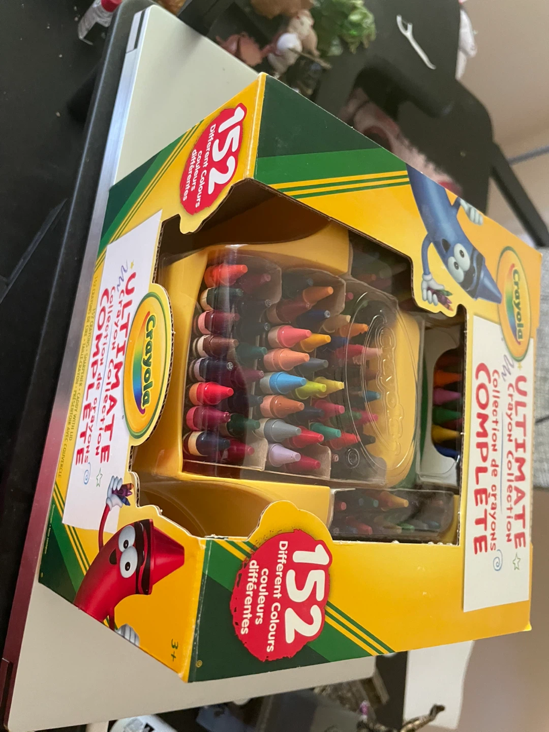 Brand NEW Crayola Ultimate Crayon Collection - 152 Colours - photo 3