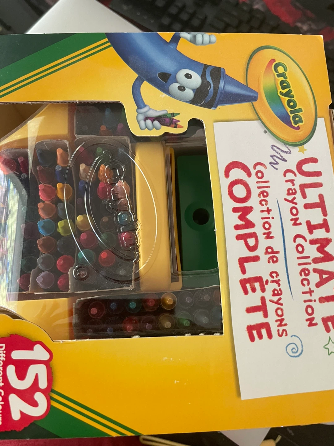 Brand NEW Crayola Ultimate Crayon Collection - 152 Colours
