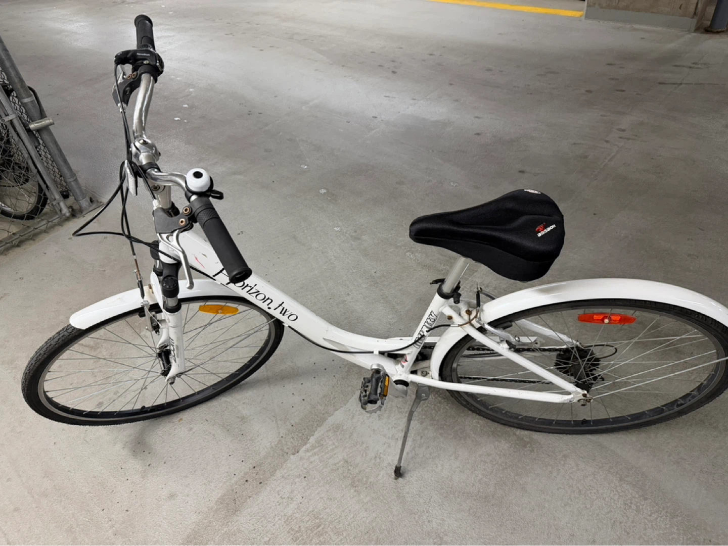 White "Horizon Two" Women's Cruiser Bicycle - photo 5