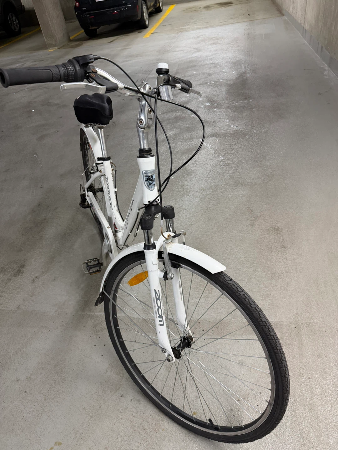 White "Horizon Two" Women's Cruiser Bicycle - photo 2