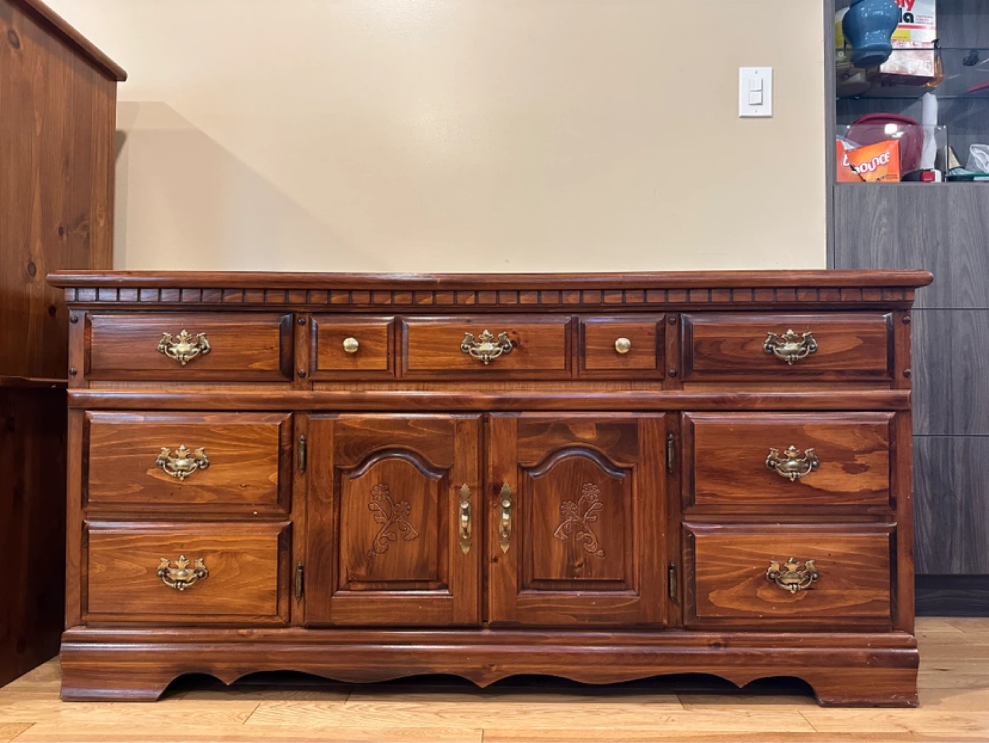 Vintage Solid Wood Daveluyville Dresser (CAN DELIVER)