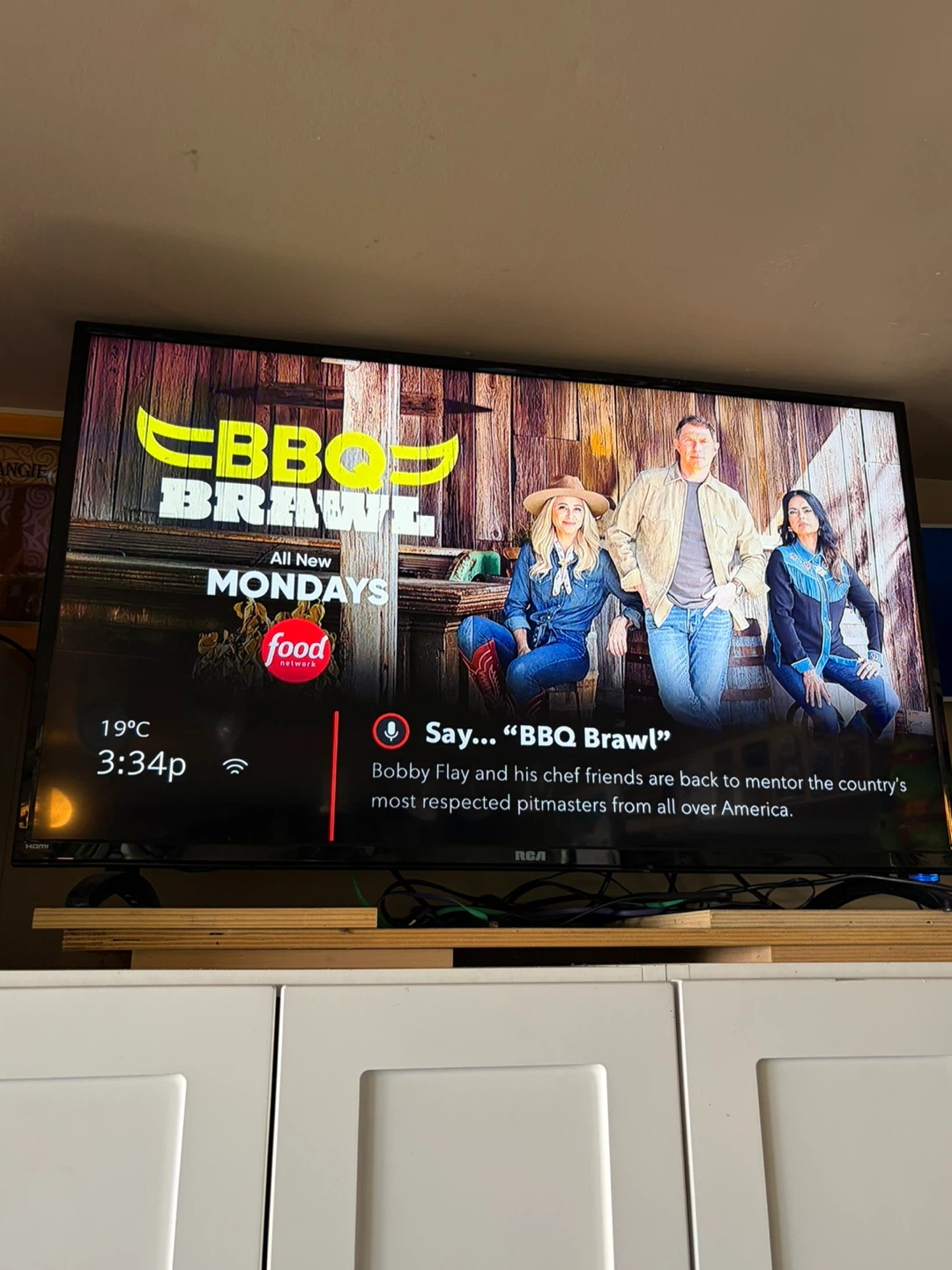RCA 42" LED TV - photo 2