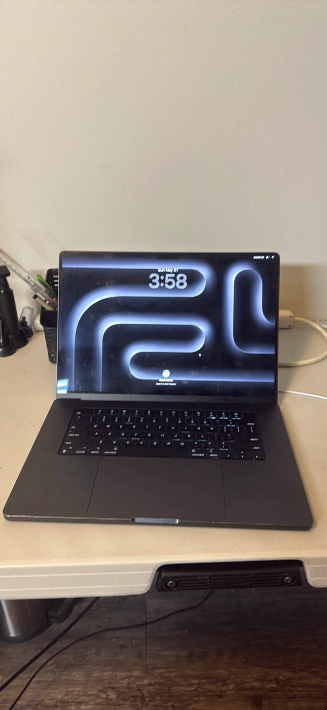 Apple MacBook Pro M3 pro 16 inch - photo 2