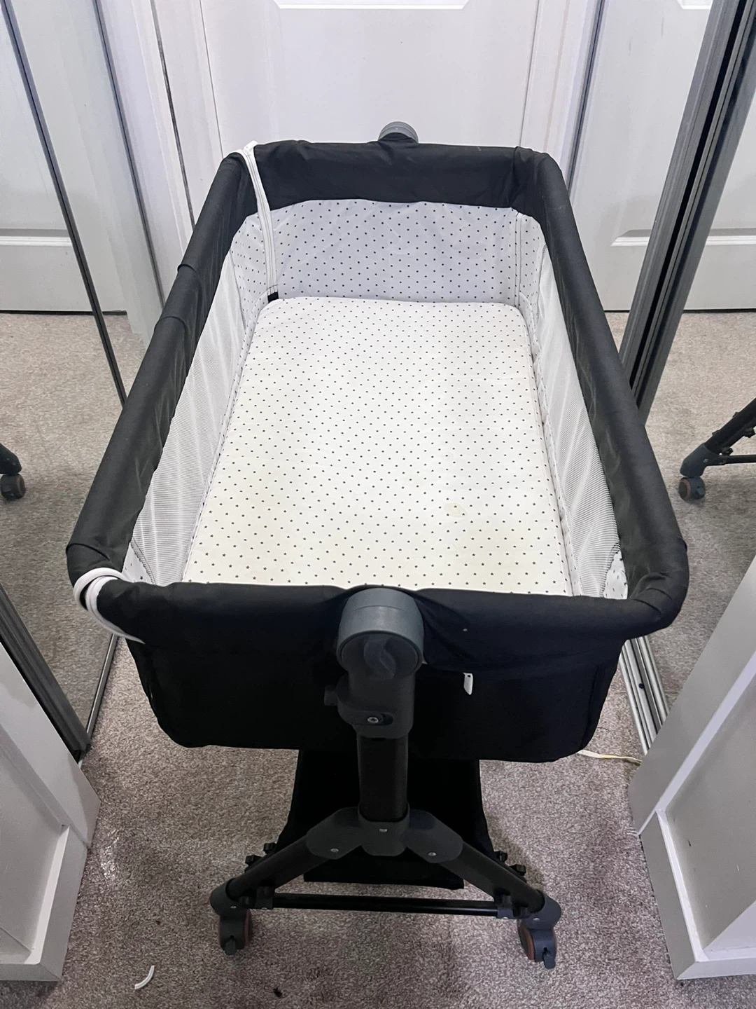 Black Bassinet with Star Print - photo 2