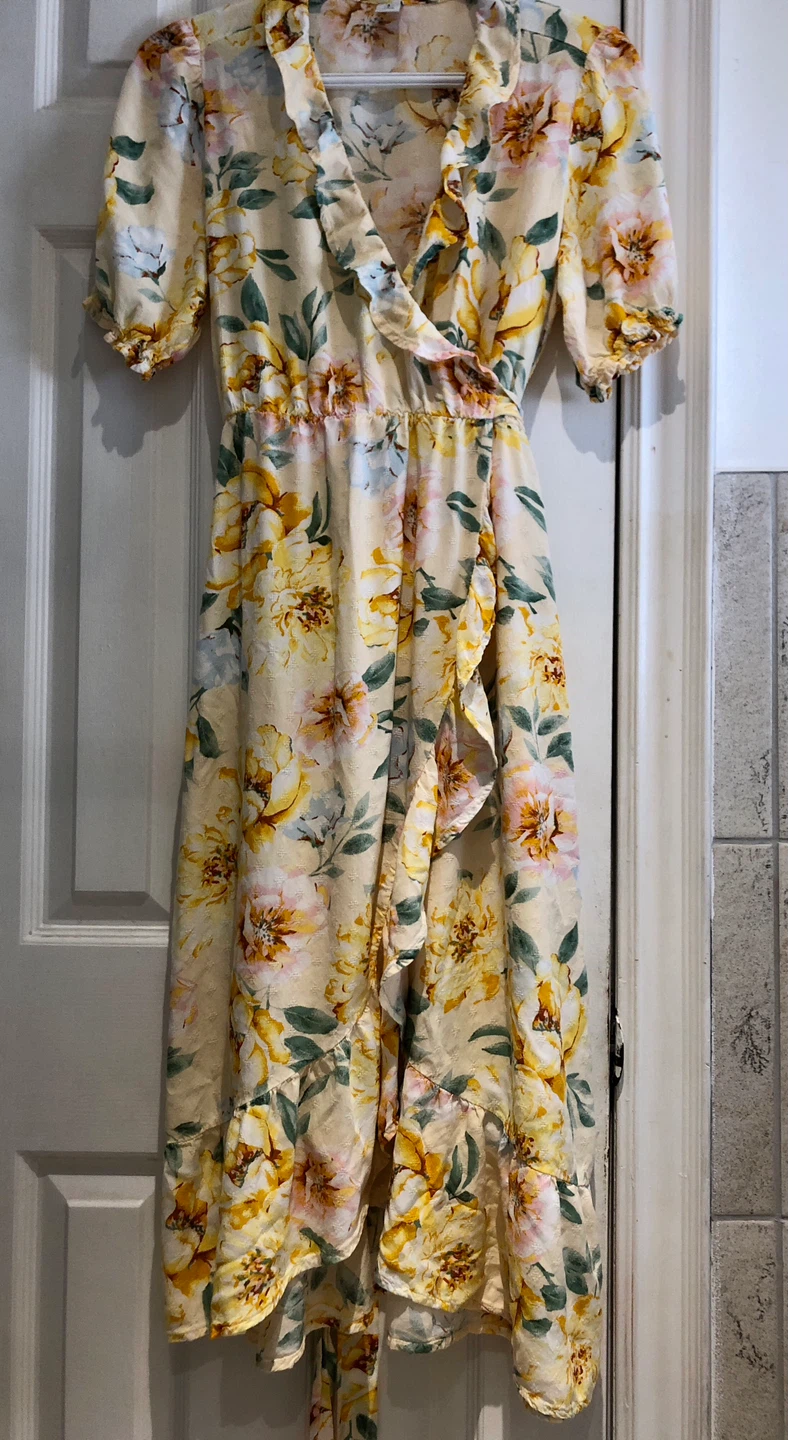 Old Navy Floral Wrap Dress small
