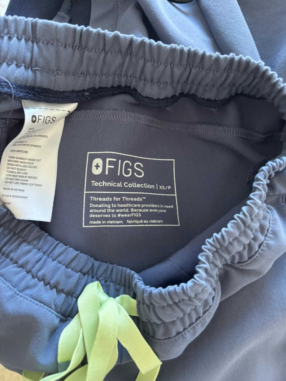 FIGS Space Navy Colour Scrub Top & Jogger Pants Set - photo 4