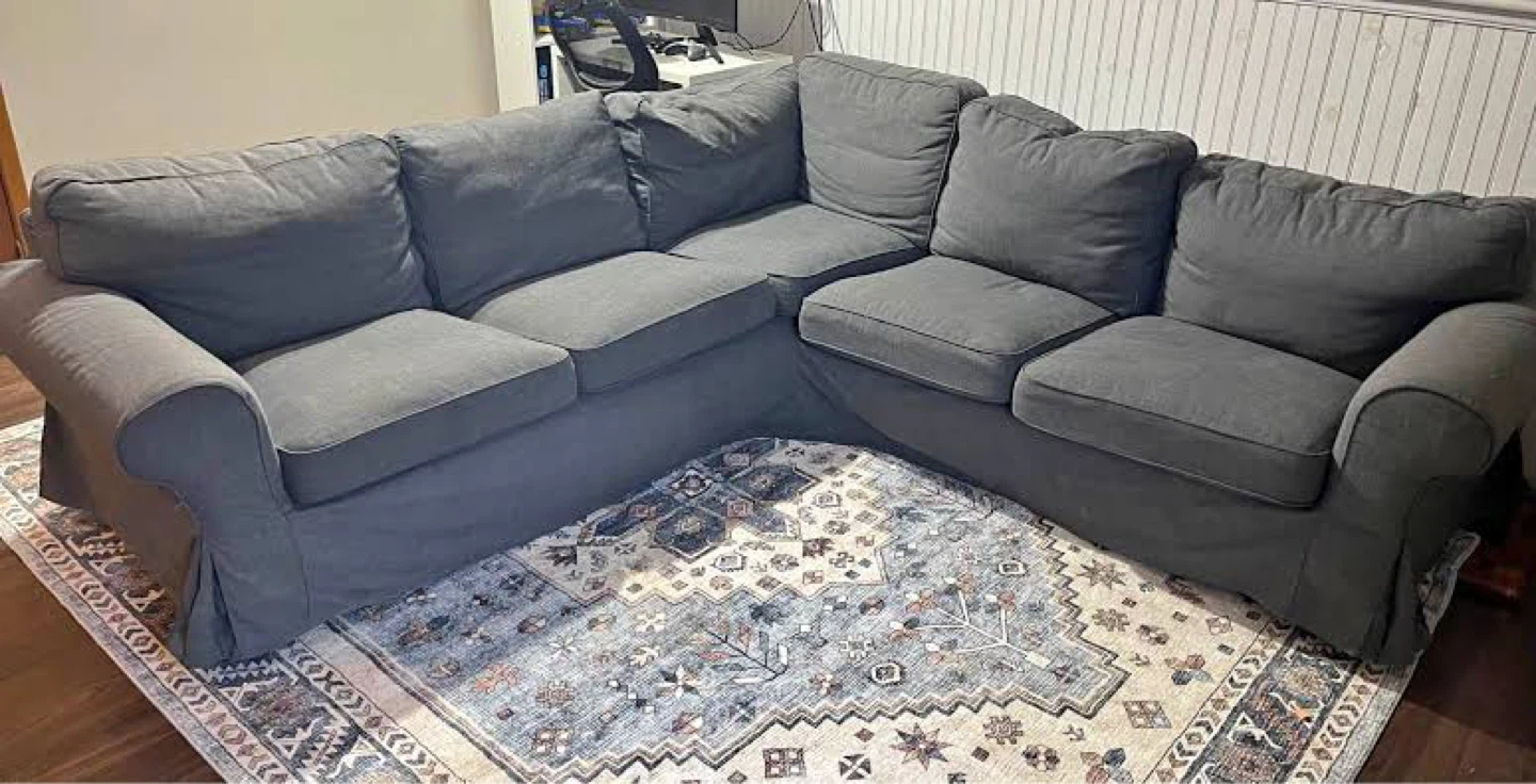 Large Sectional Couch! **FREE DELIVERY**