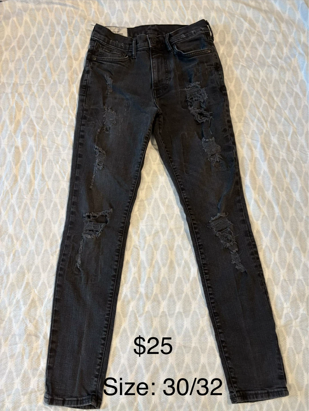 H&M Skinny Fit Ripped Jeans - Size 30/32