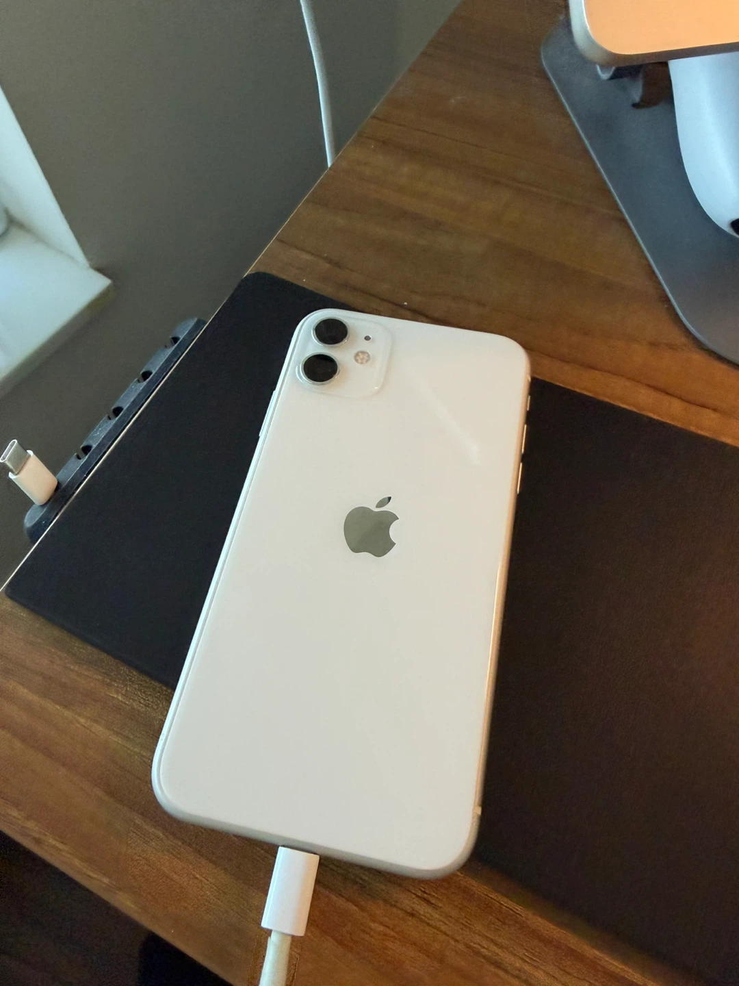iPhone 11 128GB White - photo 4