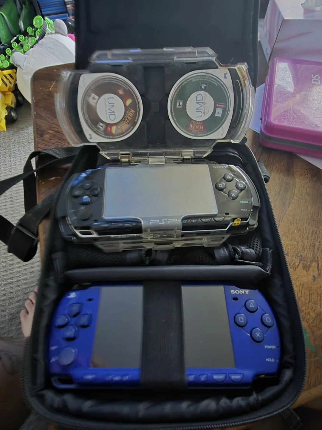 PlayStation 4 Pro Console with Games - photo 3