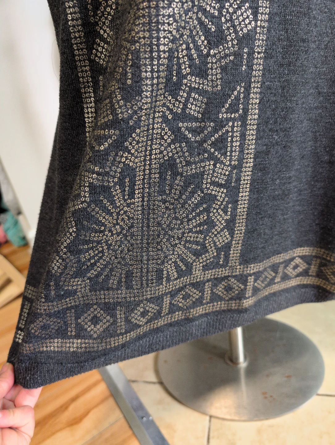 RICKI'S Women's Grey Sequined Knit Top Size M/M - photo 3