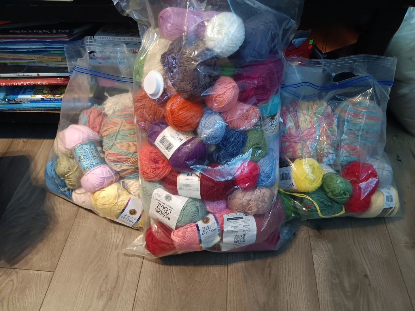 Mixed Lot of Yarn Balls - photo 2
