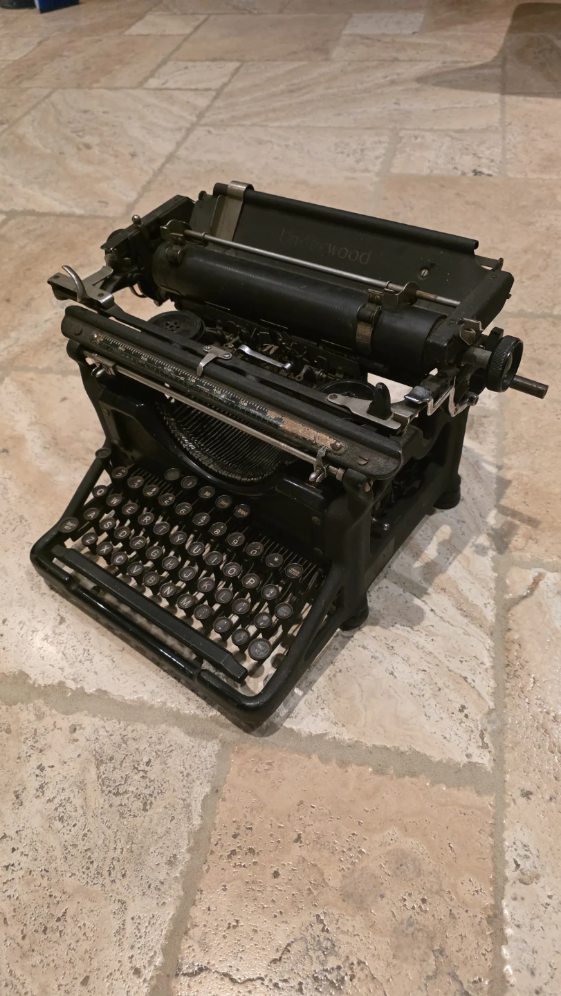 Vintage Underwood Typewriter - photo 2