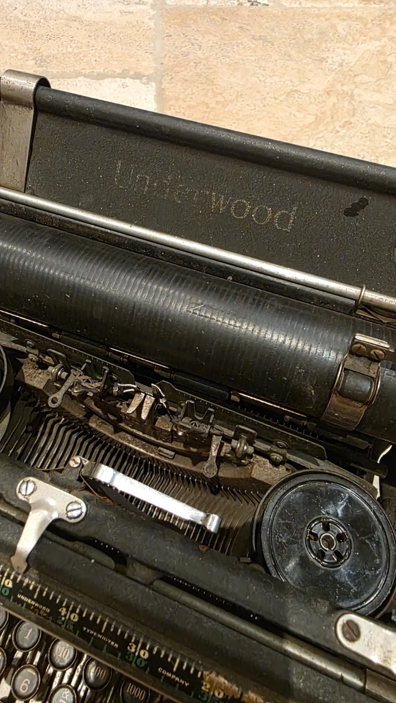 Vintage Underwood Typewriter - photo 3