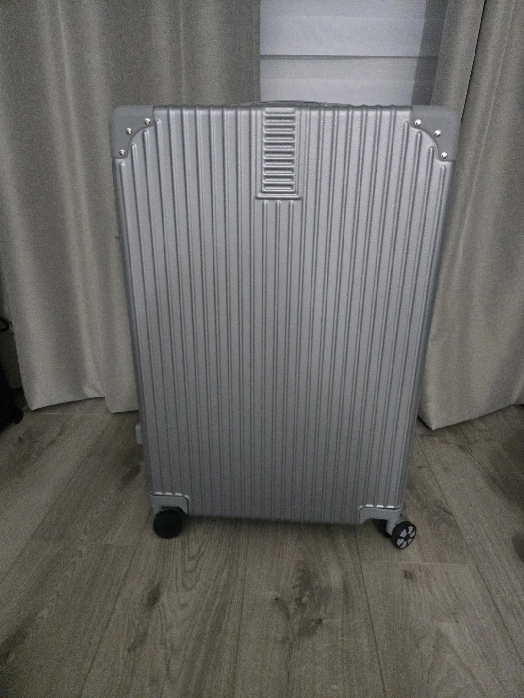 Silver Hard-Shell Suitcase 28 inch