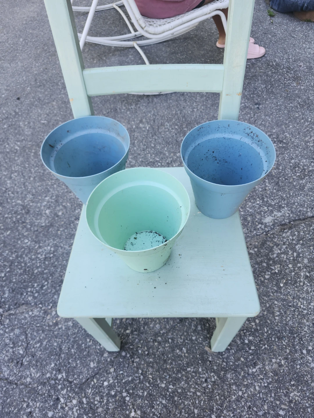 Assorted Coloured Plastic Planters (Set of 3) - photo 2