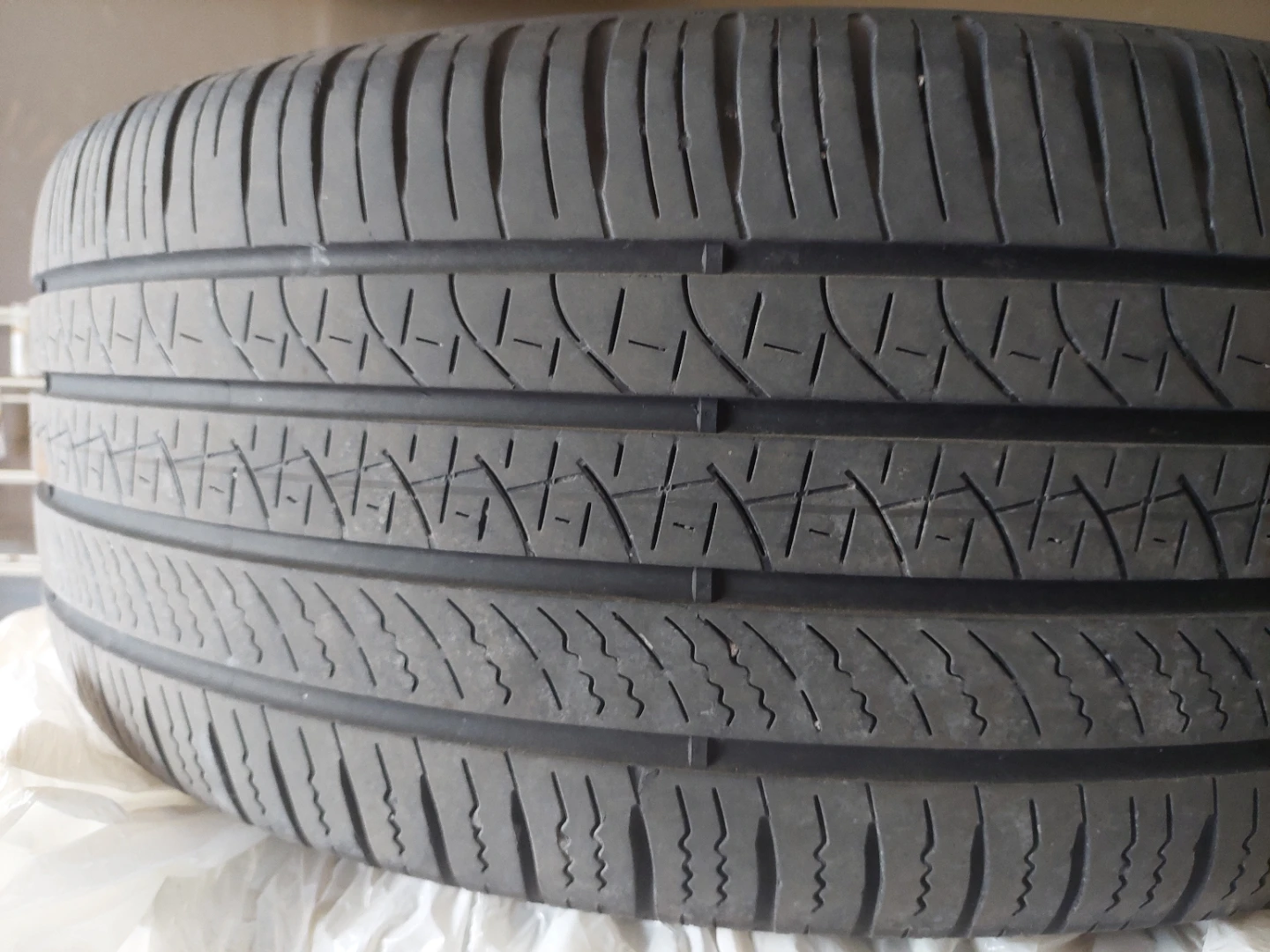 Volvo Pirelli Tire 255/40 R21 - photo 5
