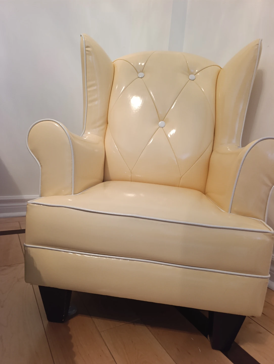 Cream Wingback Accent Chair - photo 4