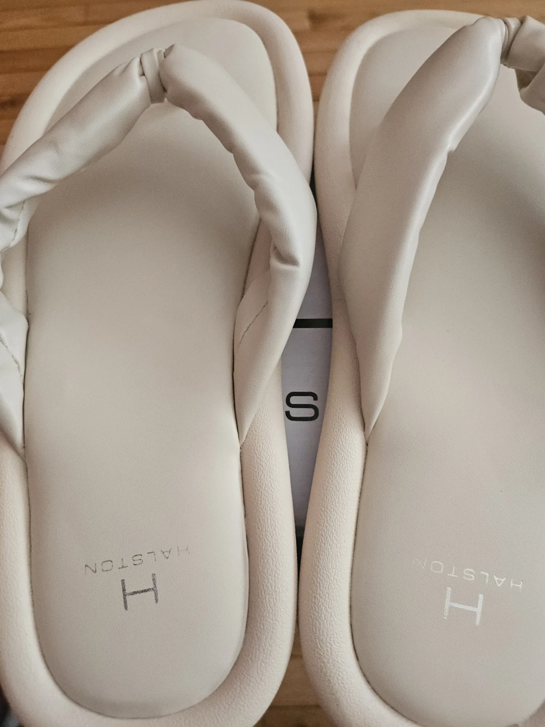 Halston Women's Cream Padded Thong Sandals - photo 5