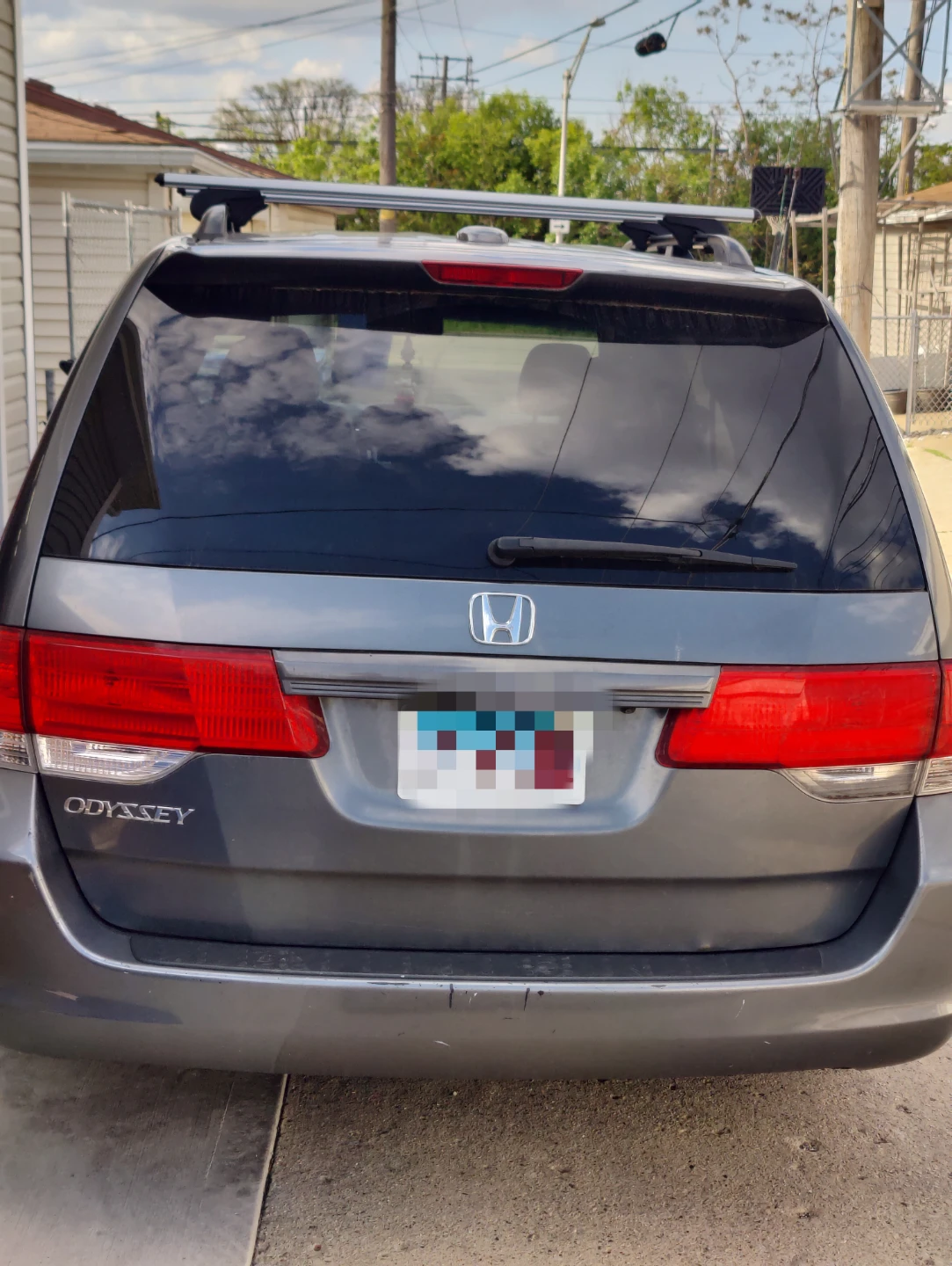 Honda Odyssey Van with Roof Rack