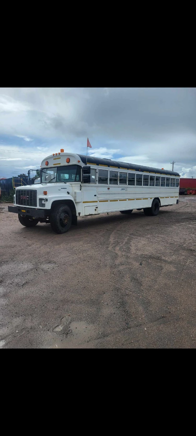 Low-KM Conversion-Ready Bus – Cat Motor & Allison Trans - photo 2