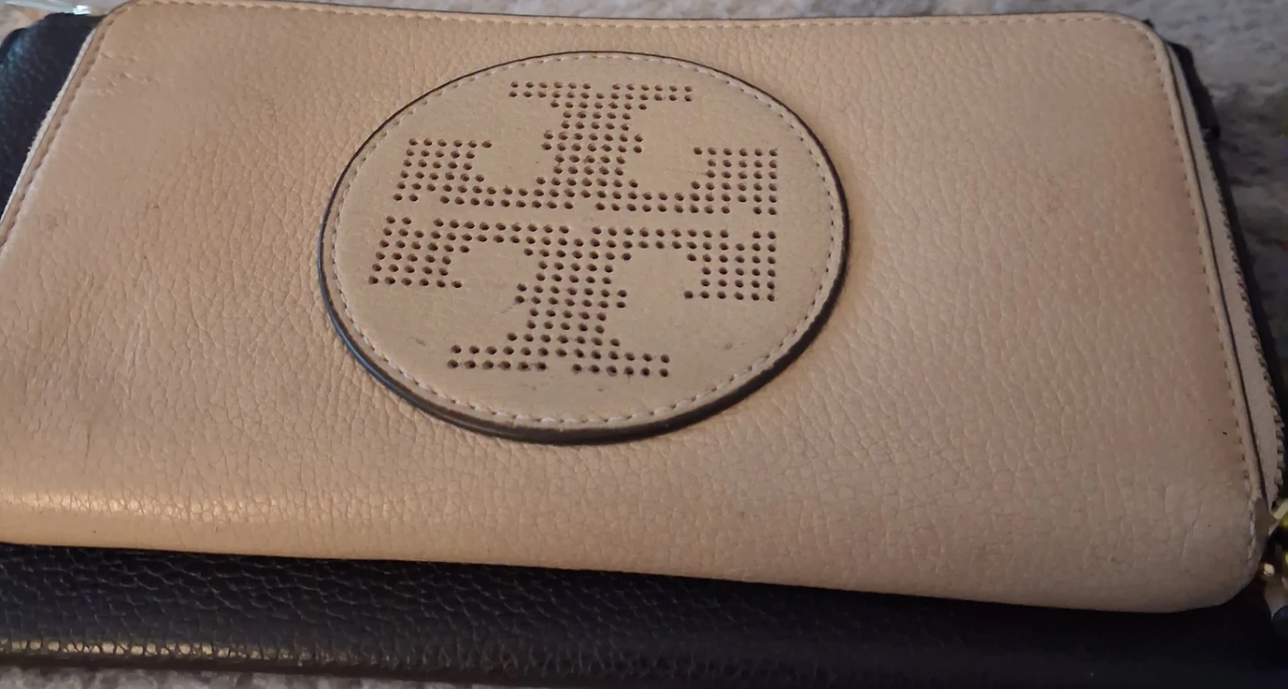 Tory Burch Perforated Logo Clutch Wallet - photo 4