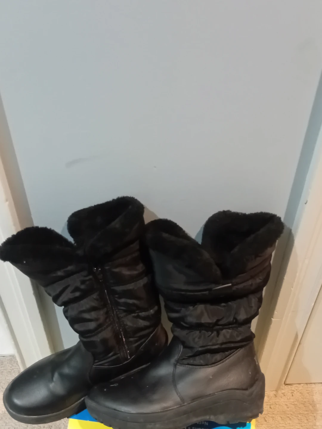 Black Winter Boots with Faux Fur Trim