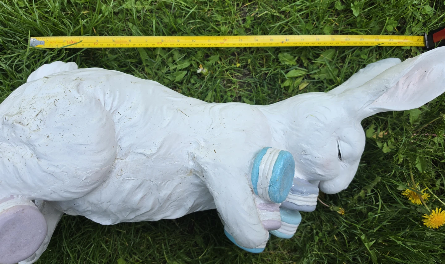 White Bunny Statue with Macarons - photo 3