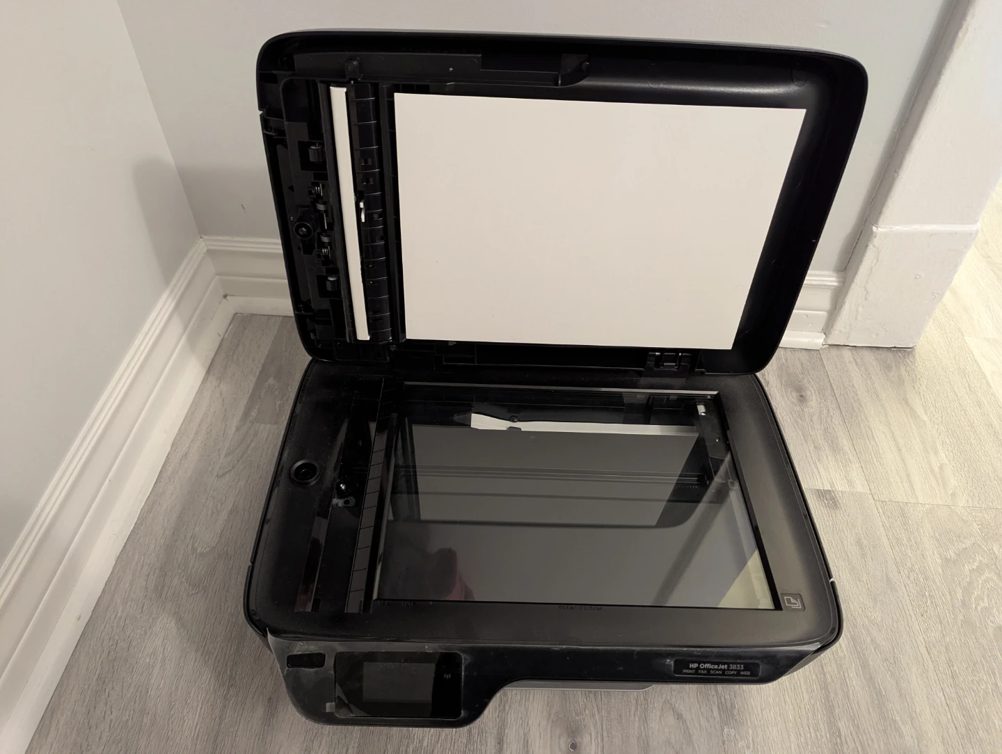 HP OfficeJet 3833 All-in-One Printer - photo 2